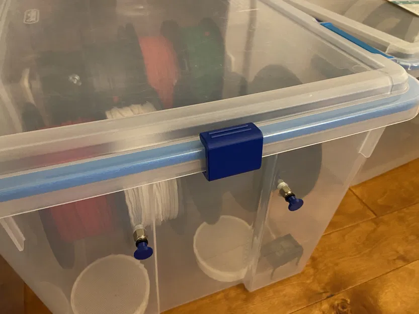 Kẹp Hộp Chống Ẩm Sterilite - Image 1