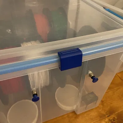 Kẹp Hộp Chống Ẩm Sterilite