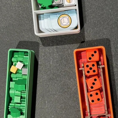 Hộp chèn The White Castle phiên bản 2 (hỗ trợ thẻ bọc bài)