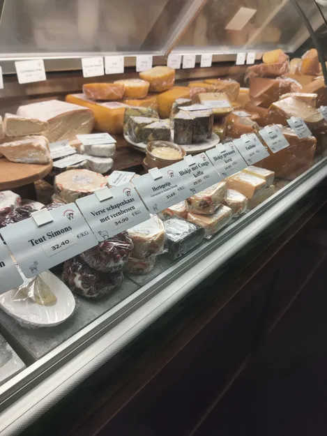 Kẹp thẻ tên treo cửa sổ tiệm phô mai - Image 1