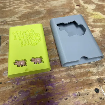 Hộp Đựng Game Pass the Pigs