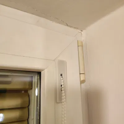 Nắp che cửa sổ Internorm có dây xích