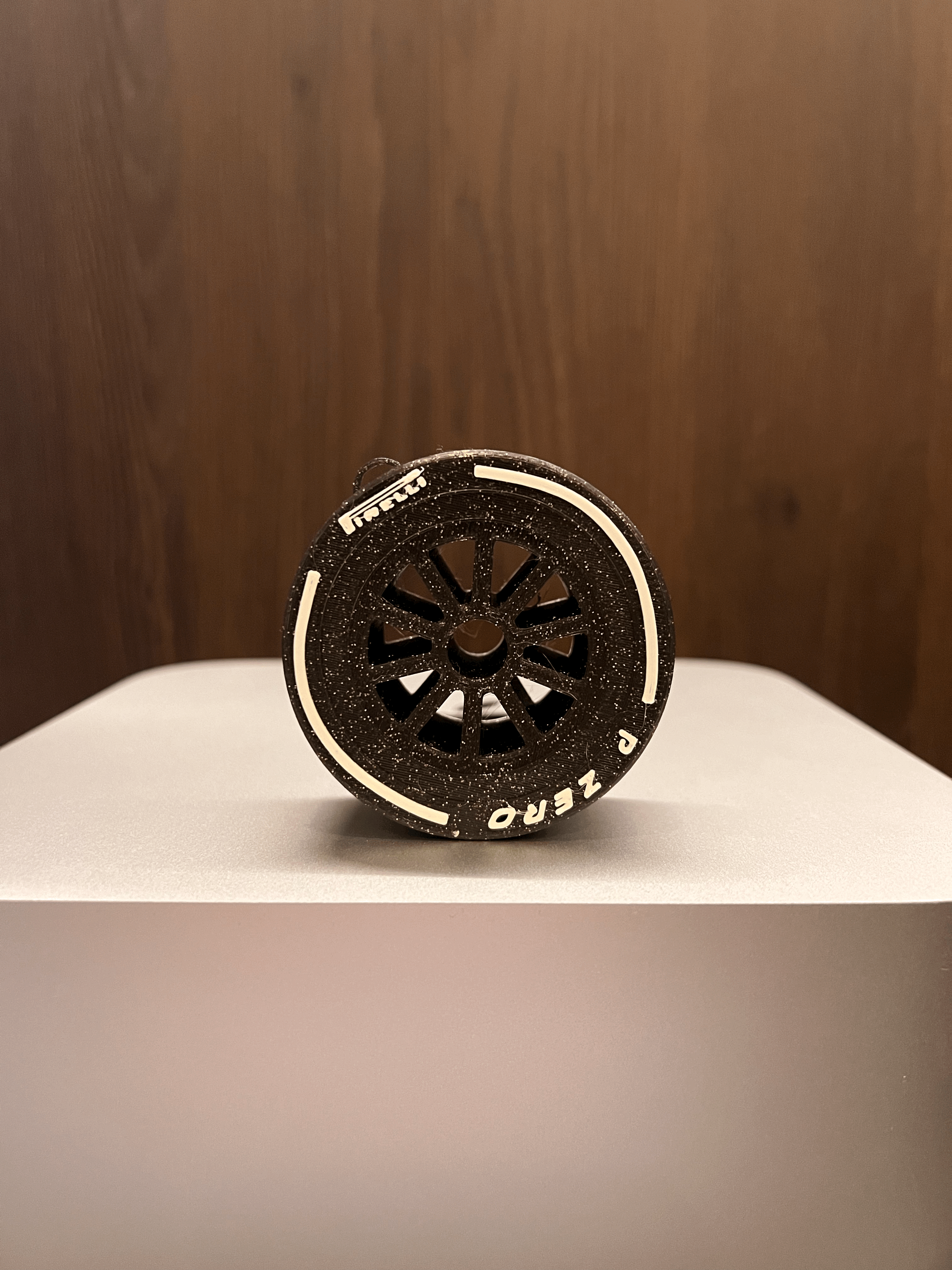 Móc treo cây thông hình lốp xe F1 Pirelli - Thumbnail 1