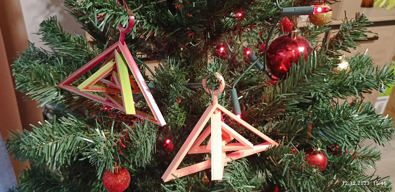 Bình trang trí Giáng Sinh tam giác co giãn - Image 1