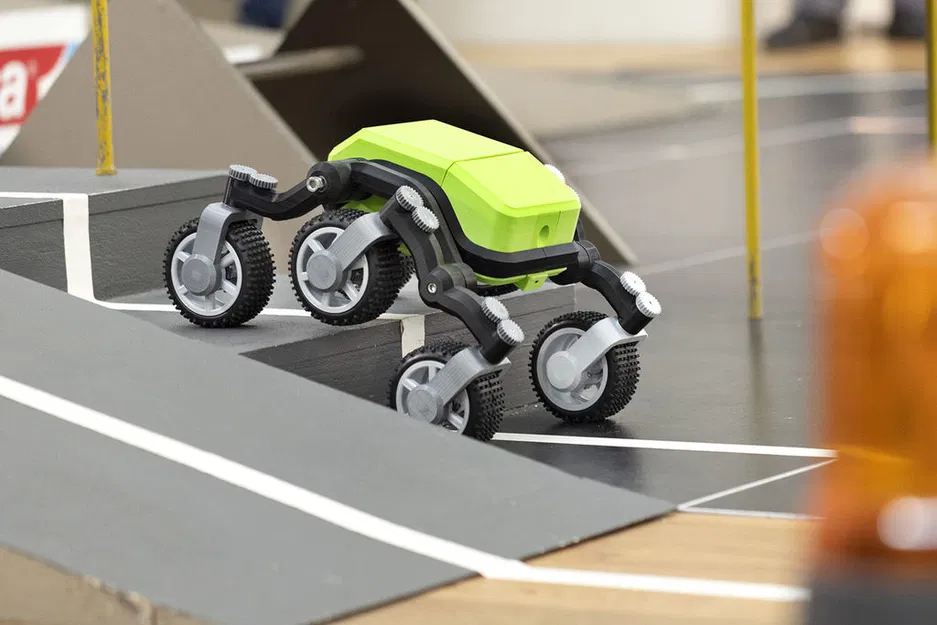 Robot Leo Cầu Thang - Image 1