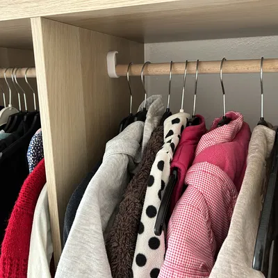 Giá đỡ thanh treo quần áo Ikea Kallax