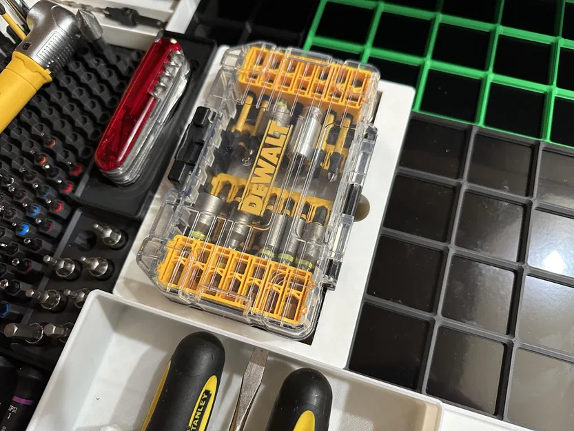 Kệ Đựng Hộp Dewalt TouchCase Plus Chuẩn Gridfinity - Image 1