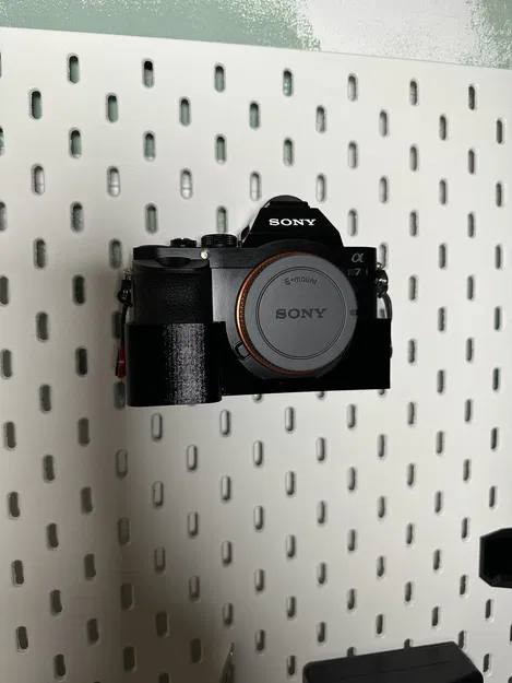 Giá Treo Skadis Cho Máy Ảnh Sony A7 - Image 1