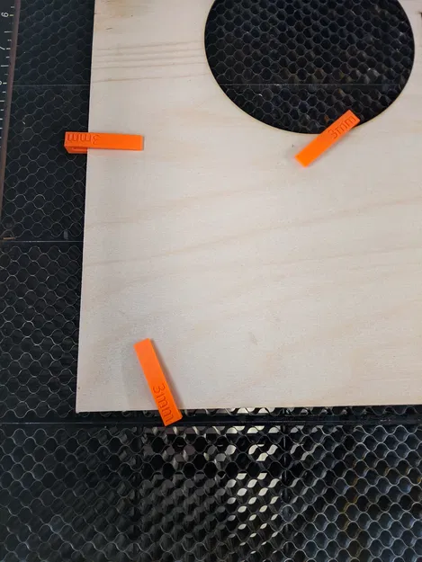 Kẹp Chặn Tổ Ong Cho Máy Laser - Image 5