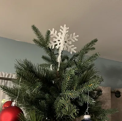 Đỉnh Cây Thông Hình Bông Tuyết Rơi