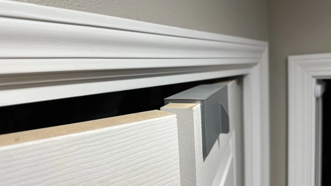 Khóa An Toàn Cửa Lùa Hai Cánh Cho Trẻ Em - Image 2