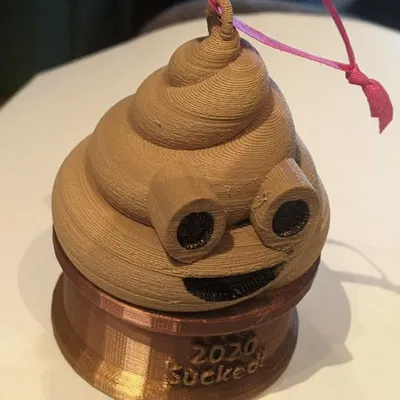 Móc Treo Hình Cục Phân - Để Tưởng Nhớ Covid