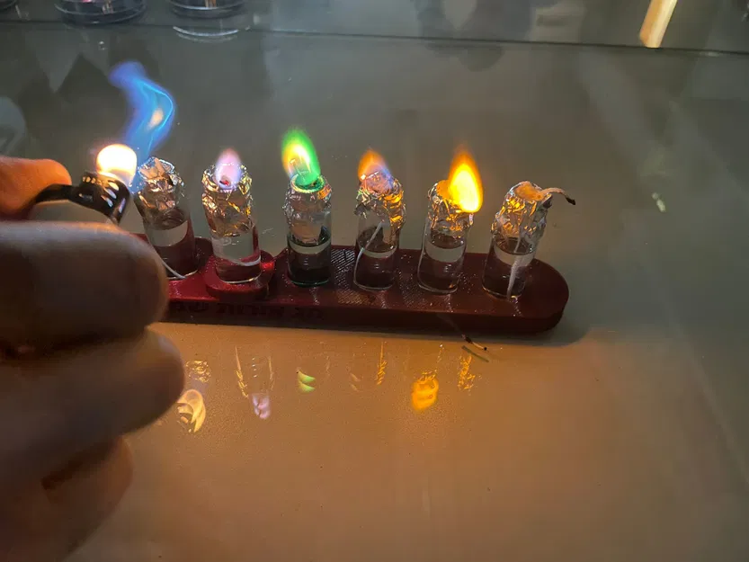 Chân đế Menorah Hóa học với Ngọn lửa Đa sắc - Image 1