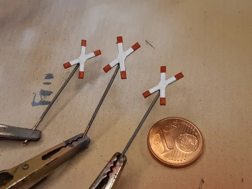 Biển Báo Giao Thông TT (Có Thể Scale) Gác Chắn Đường Sắt (Andreaskreuz) Phiên Bản DDR - Image 1