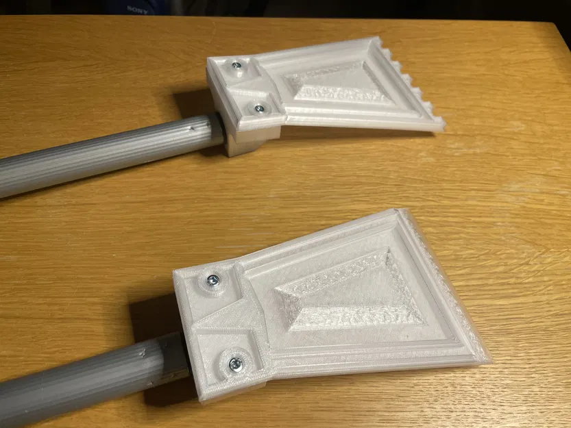 Dụng Cụ Cạo Băng Trên Kính Xe Kiểu Cán Chổi - Image 1