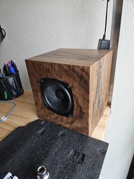 Hộp loa "Speaker Enclosure 4" đổ đầy cát - Image 1