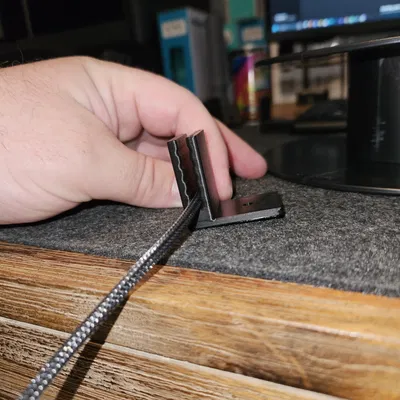 Kẹp Giữ Cáp Máy Tính Để Bàn