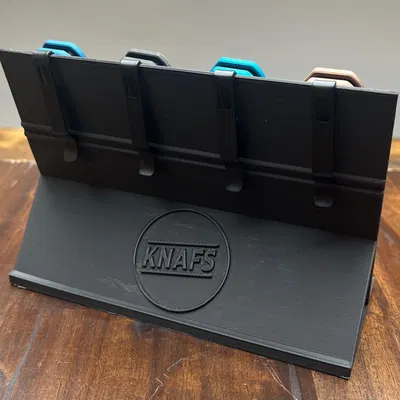 Chân Đế Trưng Bày Dao Găm Tỏ