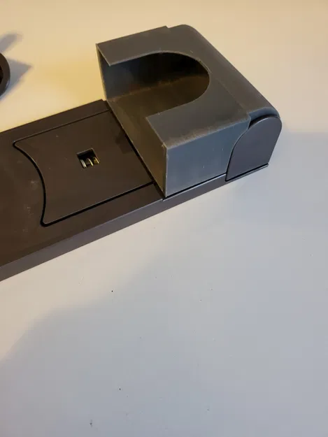 Adapter Treo Tường Dyson V6 Với Pin DeWALT - Image 3