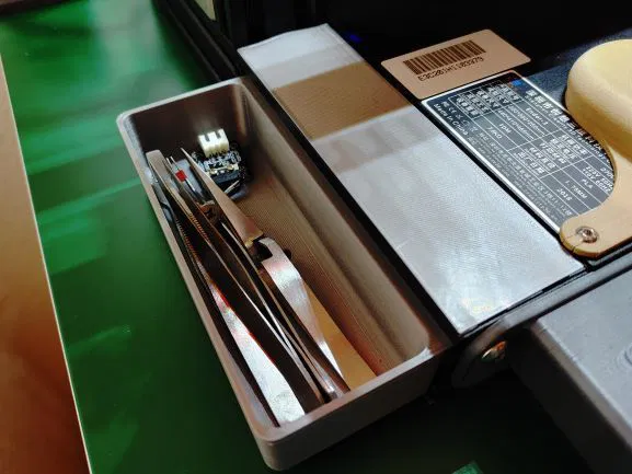 Khay gắn bên trái máy Ender 3, in liền không cần support - Image 2