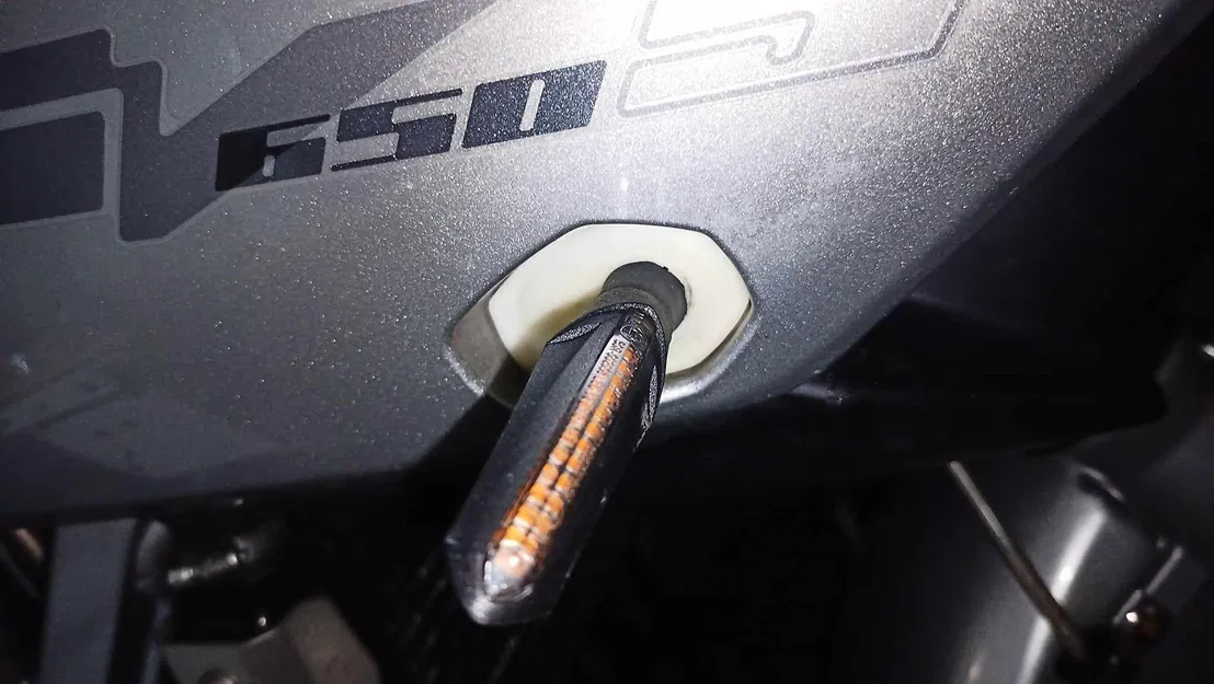 Chắn bùn Suzuki cho đèn xi nhan LED - Image 1