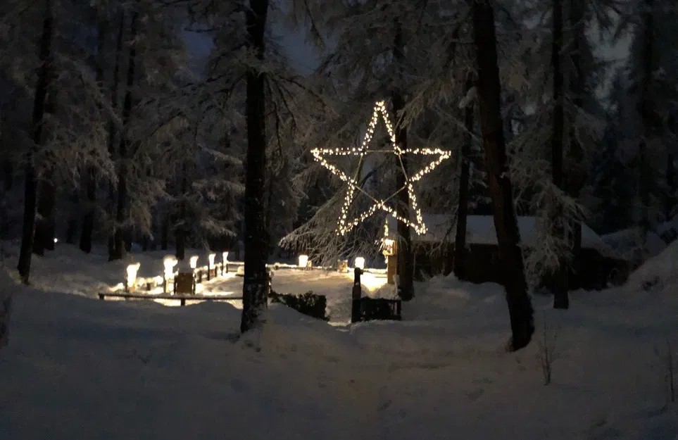 Khung Trang Trí Sao Giáng Sinh Dây Đèn Tiên - Image 1