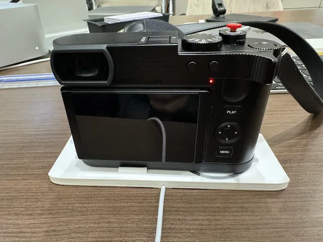 Đế Sạc Không Dây Cho Leica Q3 - Image 1