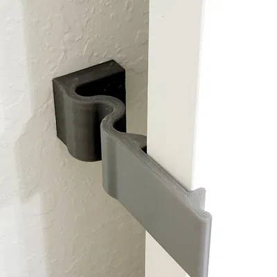 Kẹp giữ cửa chống trẻ em