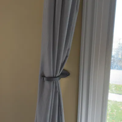 Chắn Màn và Giá Đỡ Thanh Treo Rèm