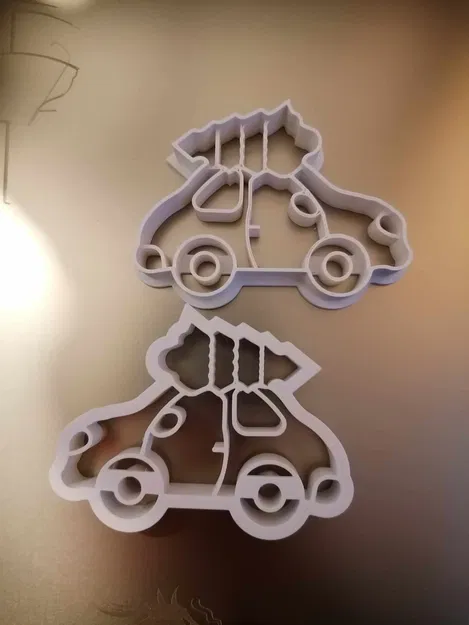 Khuôn Cắt Bánh Quy Hình Xe Hơi Có Cây Thông - Image 1