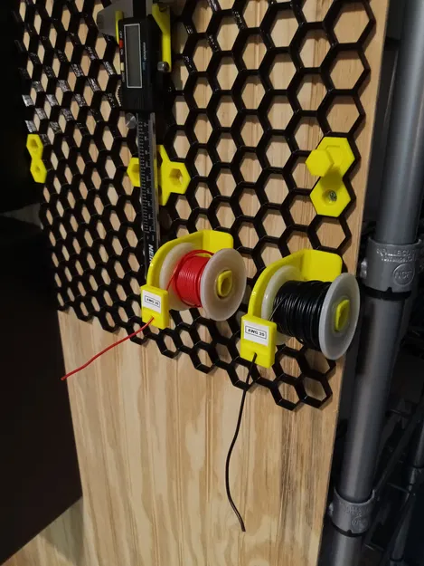 Giá Đỡ Cuộn Dây Điện Cho Tường Tổ Ong - Image 1