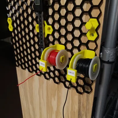 Giá Đỡ Cuộn Dây Điện Cho Tường Tổ Ong