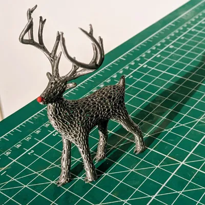 Móc khóa tuần lộc Rudolph mũi đỏ kiểu Voronoi có móng