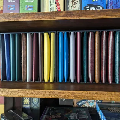 Hộp đựng board game Button Shy