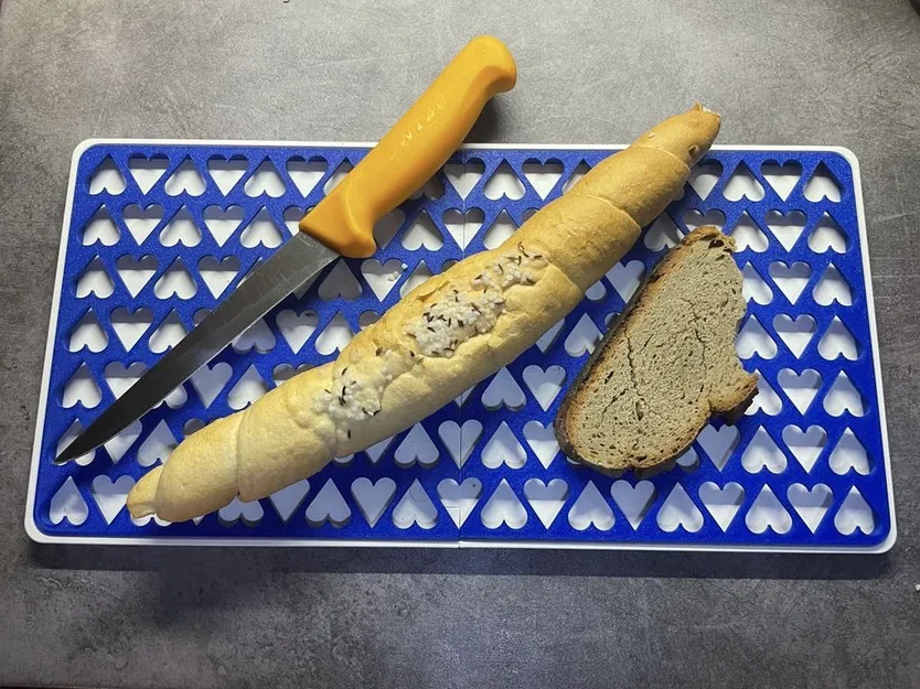 Thớt Cắt Bánh Mì Hình Trái Tim - Image 1