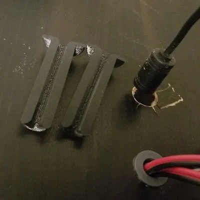 Khe cắm cáp USB cho hạt Ferrite bàn IKEA Lack *Cập nhật*