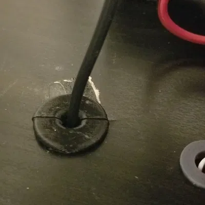 Khe cắm cáp USB cho hạt Ferrite bàn IKEA Lack *Cập nhật*