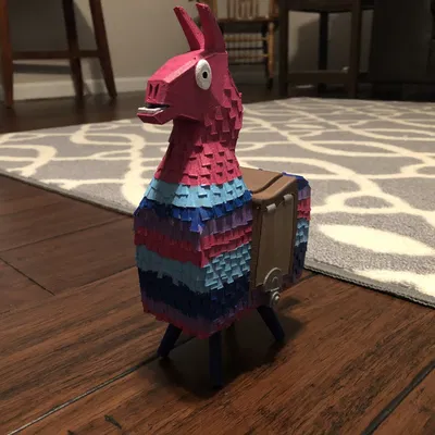 Tượng Llama Fortnite