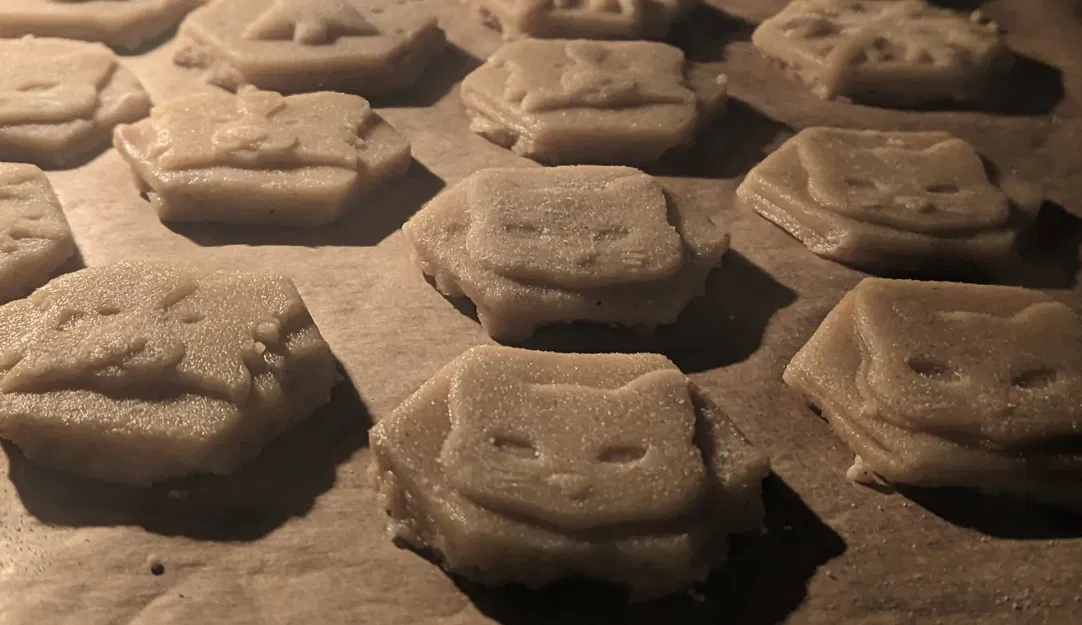 Khuôn Cắt Bánh Quy & Đóng Dấu Giáng Sinh Dễ Thương (Cây Thông, Tuyết, Mèo, Chó) - Image 4