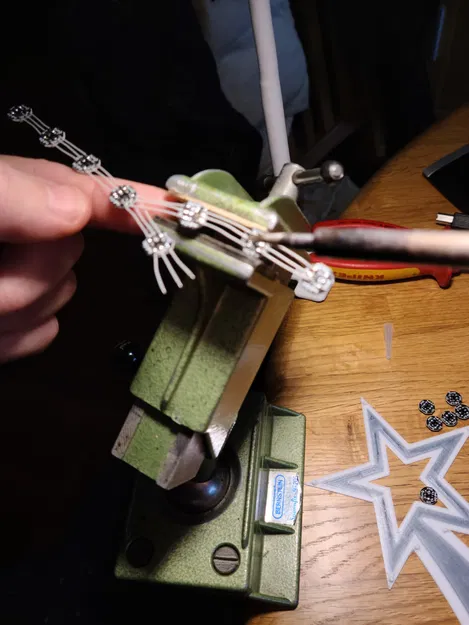 Ngôi Sao Có Đuôi Phát Sáng - Image 2