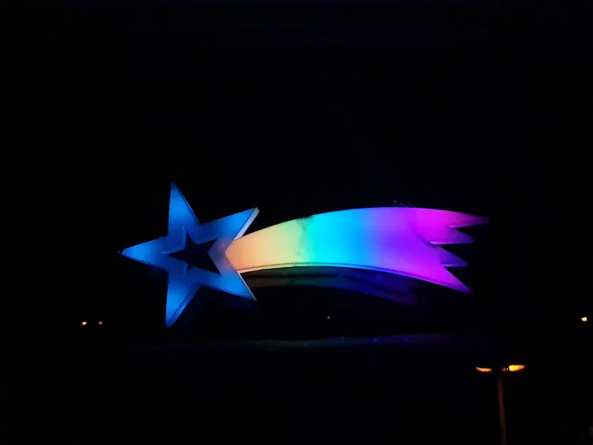 Ngôi Sao Có Đuôi Phát Sáng - Image 4