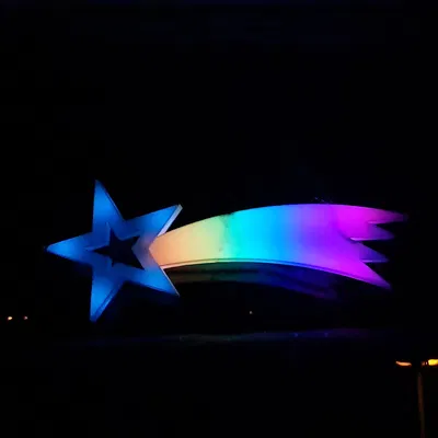 Ngôi Sao Có Đuôi Phát Sáng