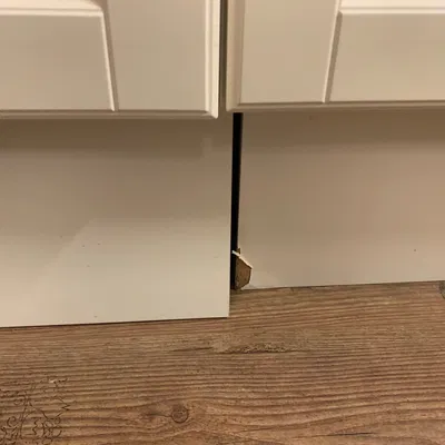 Nẹp Che Chân Tủ Bếp Bị Lỗi