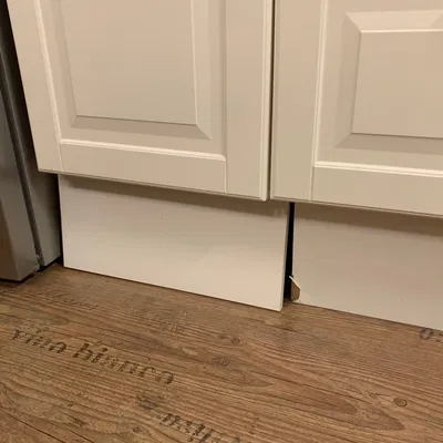 Nẹp Che Chân Tủ Bếp Bị Lỗi