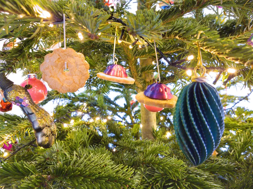 Nắp, Móc S và Khoen Tùy Chỉnh cho Đồ Trang Trí Cây Thông Noel. OpenSCAD - Image 1