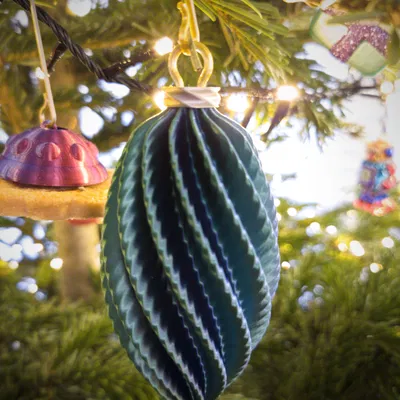 Nắp, Móc S và Khoen Tùy Chỉnh cho Đồ Trang Trí Cây Thông Noel. OpenSCAD