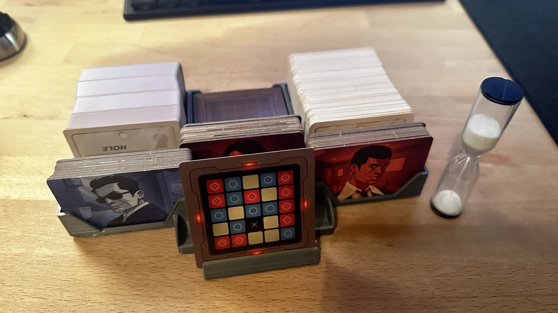 Hộp Đựng Codenames và Bản Mở Rộng Deep Undercover - Image 1