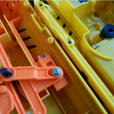 Thay thế trụ đỡ bộ đẩy súng Nerf Barricade