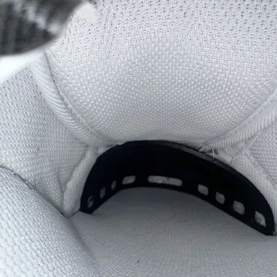 Phần Bảo Vệ Giày Sneaker Khỏi Bị Nhăn