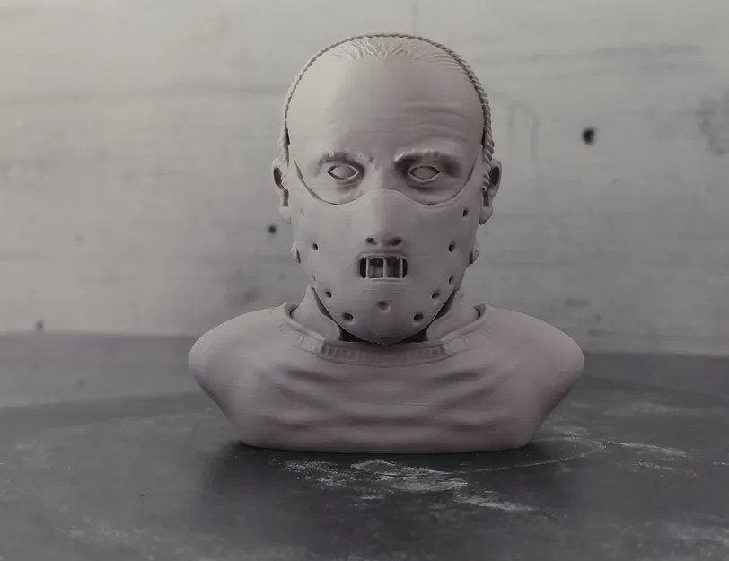 Tượng Bán Thân Hannibal Lecter - Image 2